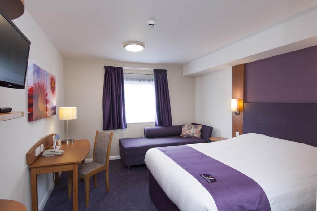Premier Inn Woking West - A324 客房 照片