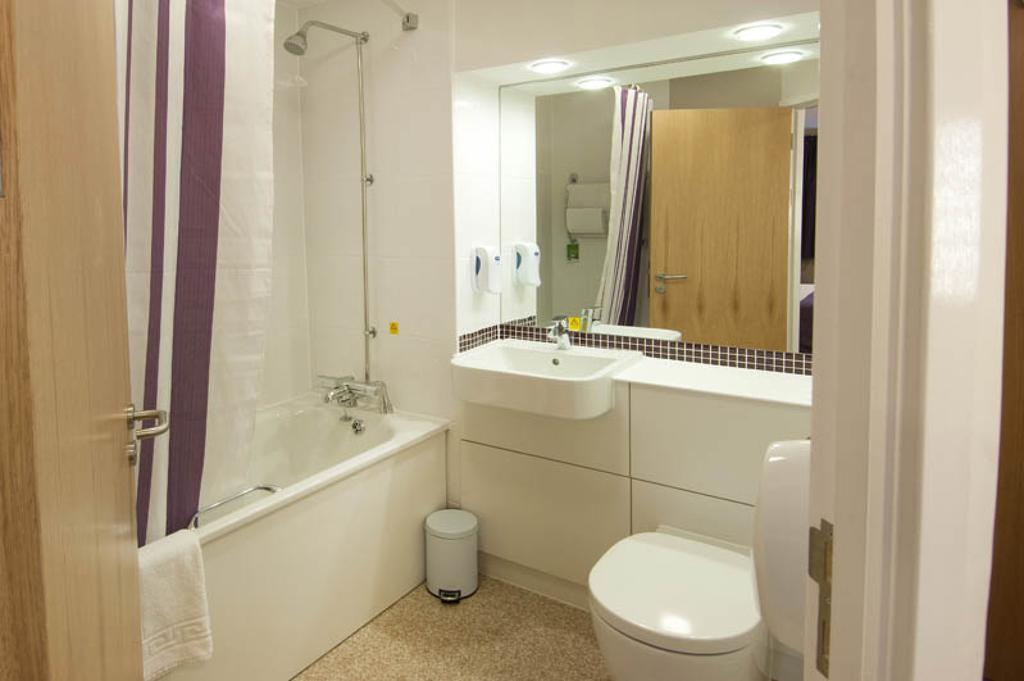 Premier Inn Woking West - A324 客房 照片